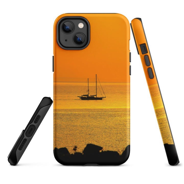 Hardcase iPhone® Handyhülle - a ship on golden sea Kuratoren von artlia iPhone 14 Plus artlia