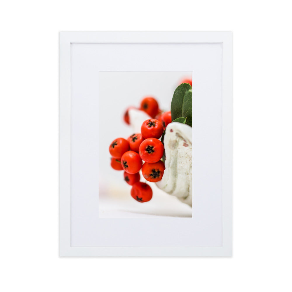 Poster mit Passepartout - Red Berries Kuratoren von artlia Weiß / 30×40 cm artlia