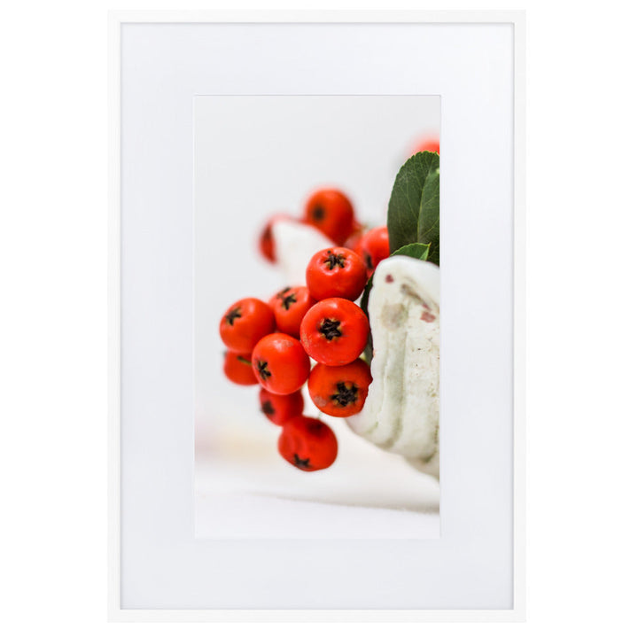 Poster mit Passepartout - Red Berries Kuratoren von artlia Weiß / 61×91 cm artlia