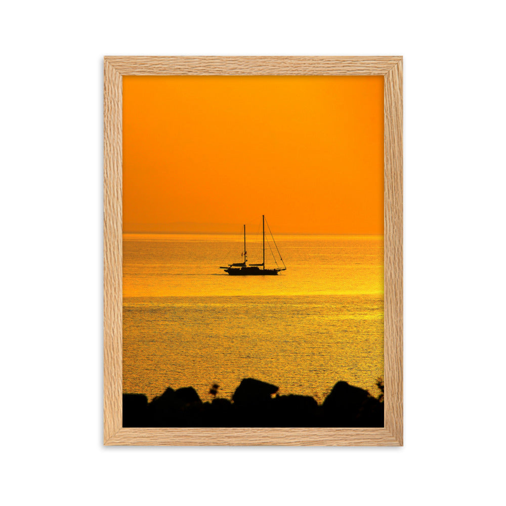 Poster mit Rahmen - a ship on golden sea Kuratoren von artlia Oak / 30×40 cm artlia
