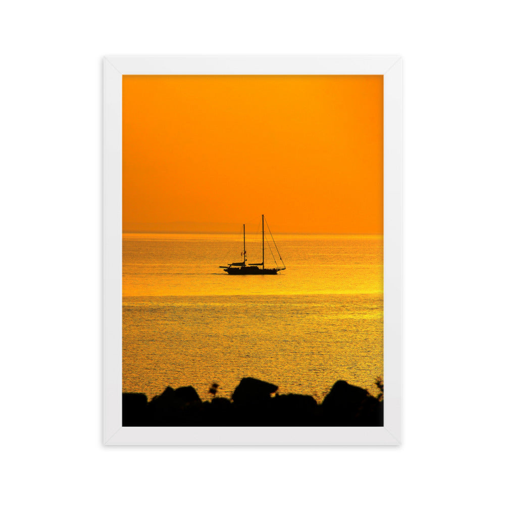 Poster mit Rahmen - a ship on golden sea Kuratoren von artlia Weiß / 30×40 cm artlia