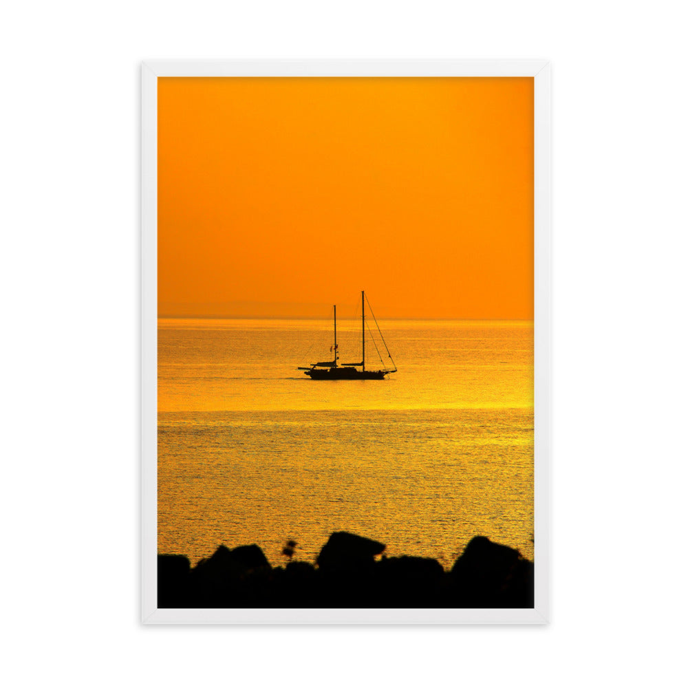 Poster mit Rahmen - a ship on golden sea Kuratoren von artlia Weiß / 50×70 cm artlia