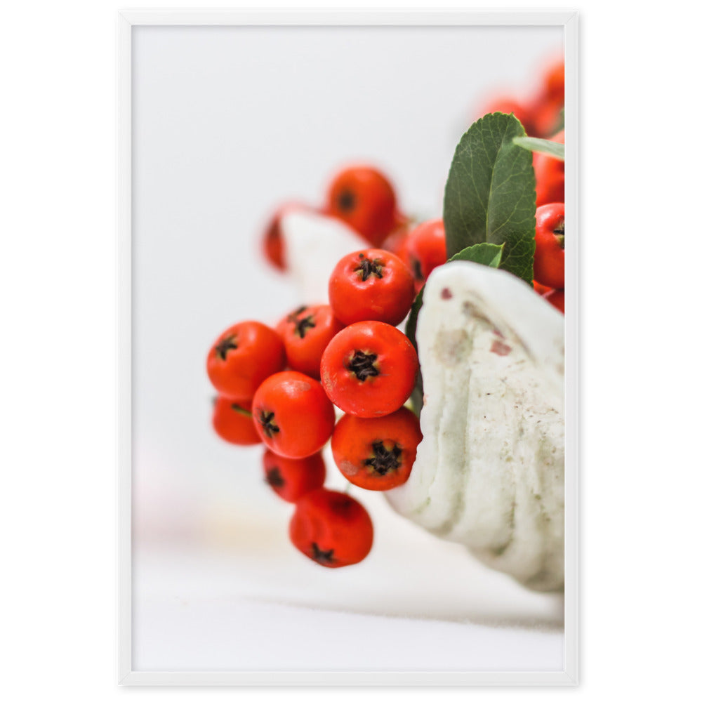 Poster mit Rahmen - Red Berries Kuratoren von artlia Weiß / 61×91 cm artlia