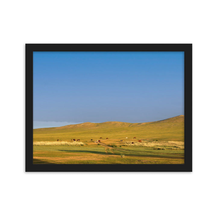 Poster mit Rahmen - Steppe on a calm morning, Mongolia Young Han Song Schwarz / 30×40 cm artlia
