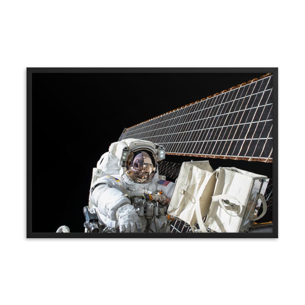 Astronaut - Poster im Rahmen NASA schwarz / 61x91 cm artlia