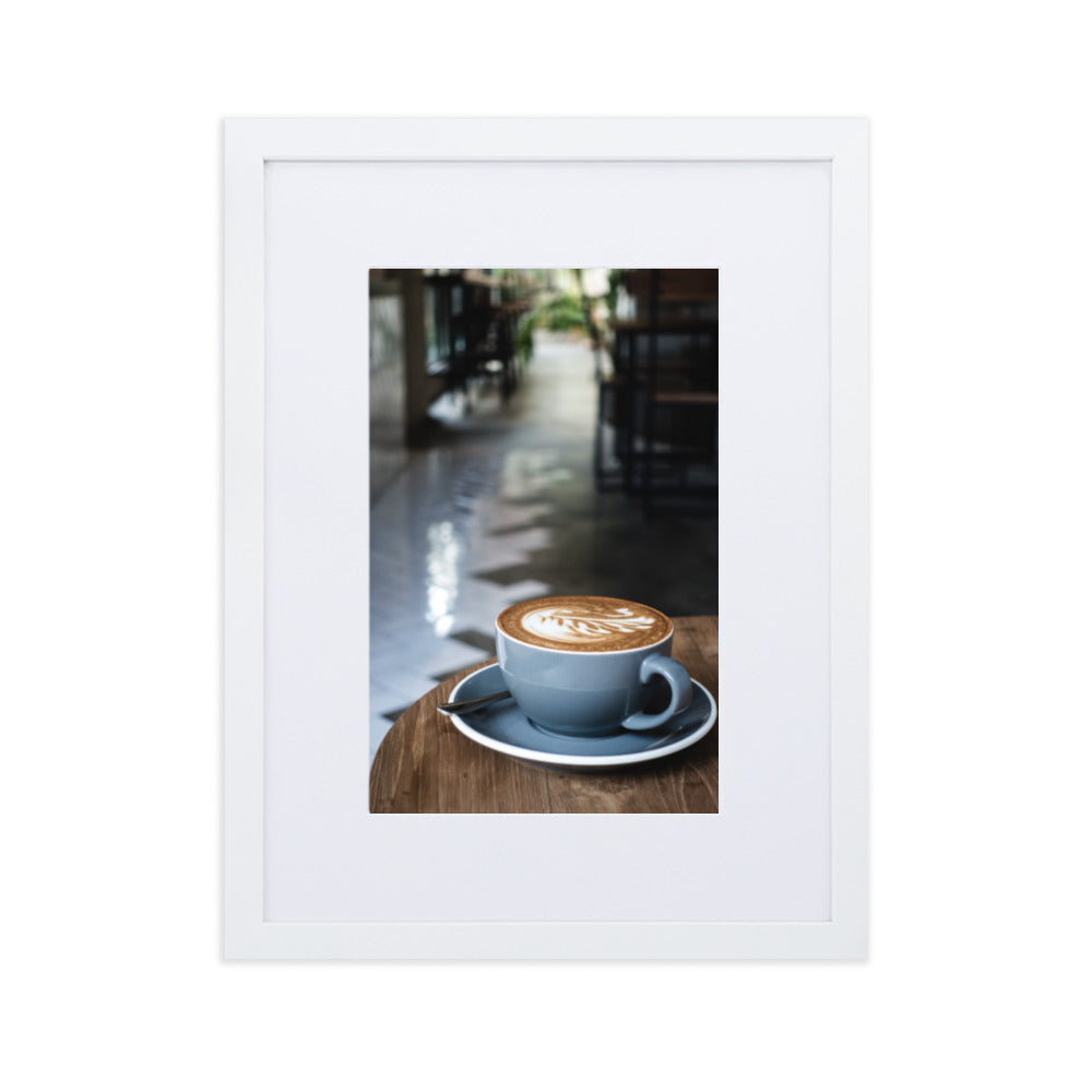 Cappuccino in Café - Poster im Rahmen mit Passepartout Kuratoren von artlia Weiß / 30×40 cm artlia