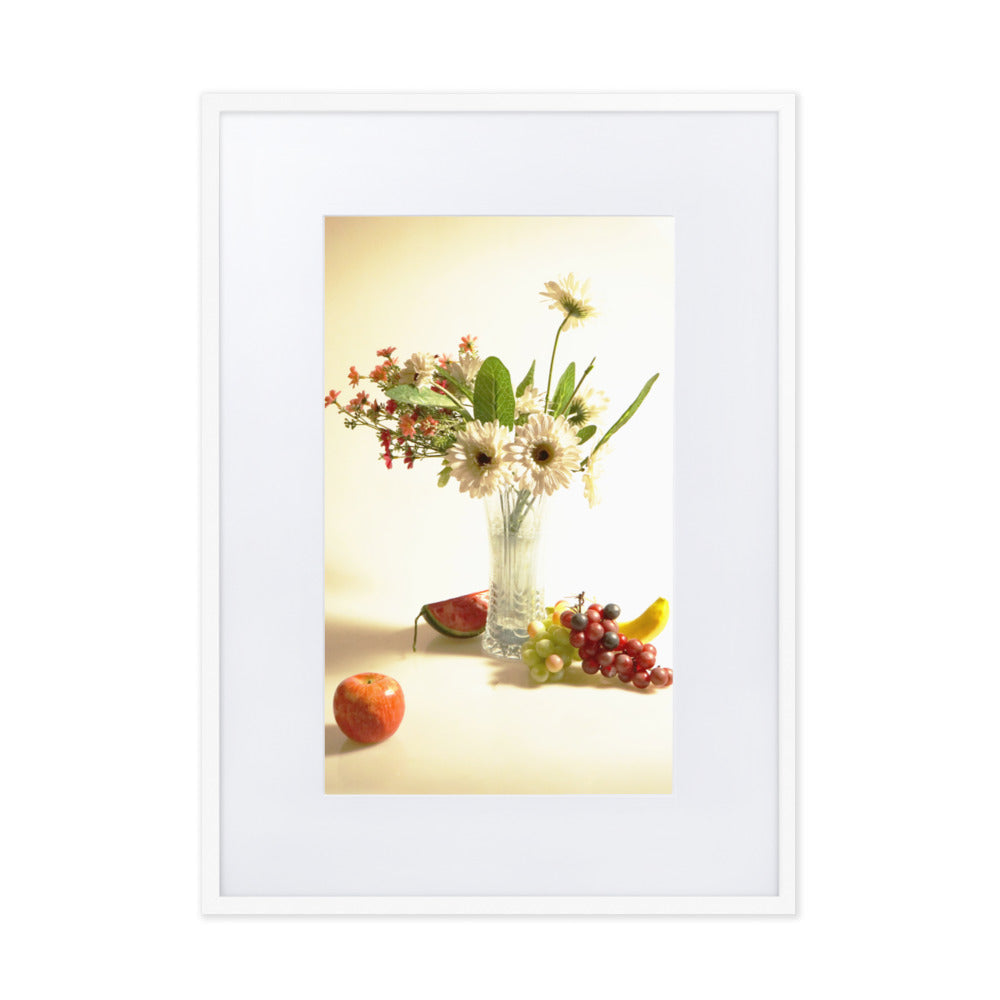 Flower Vase - Poster im Rahmen mit Passepartout Kuratoren von artlia Weiß / 50×70 cm artlia