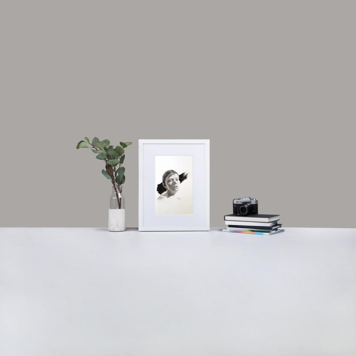 Frau im Licht - Poster im Rahmen mit Passepartout Kwang Jae Lee weiß / 30×40 cm artlia