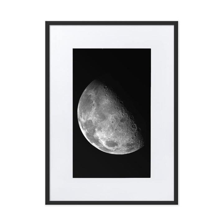 Halbmond von NASA - Poster im Rahmen mit Passepartout NASA schwarz / 50×70 cm artlia