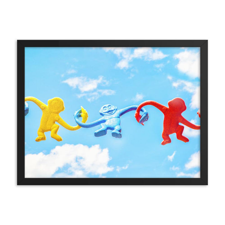 Himmlisches Teamwork - Poster im Rahmen Kuratoren von artlia schwarz / 46x61 cm artlia