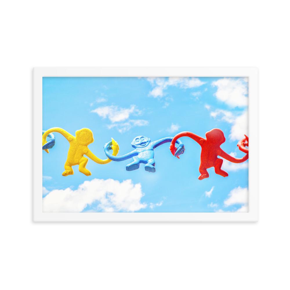 Himmlisches Teamwork - Poster im Rahmen Kuratoren von artlia weiß / 30x45 cm artlia