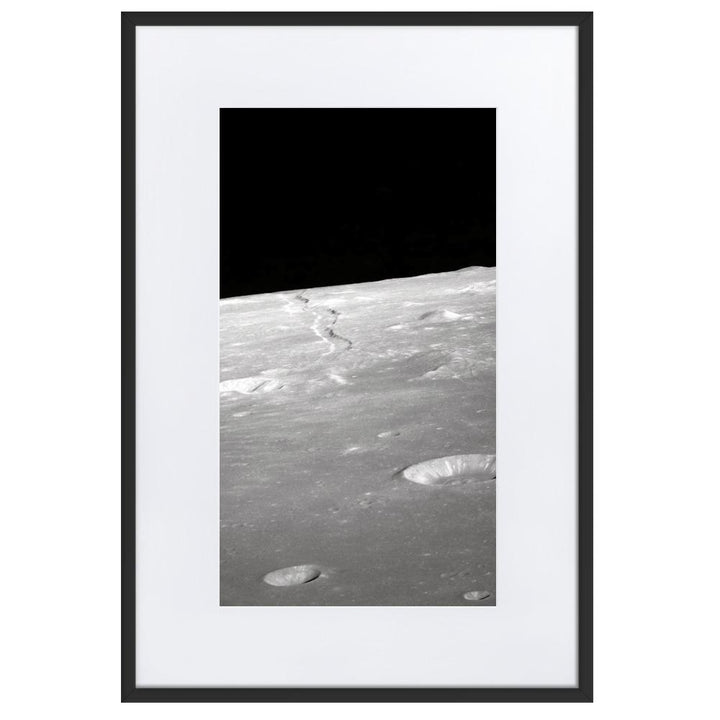 Moon Surface - Poster im Rahmen mit Passepartout NASA schwarz / 61×91 cm artlia