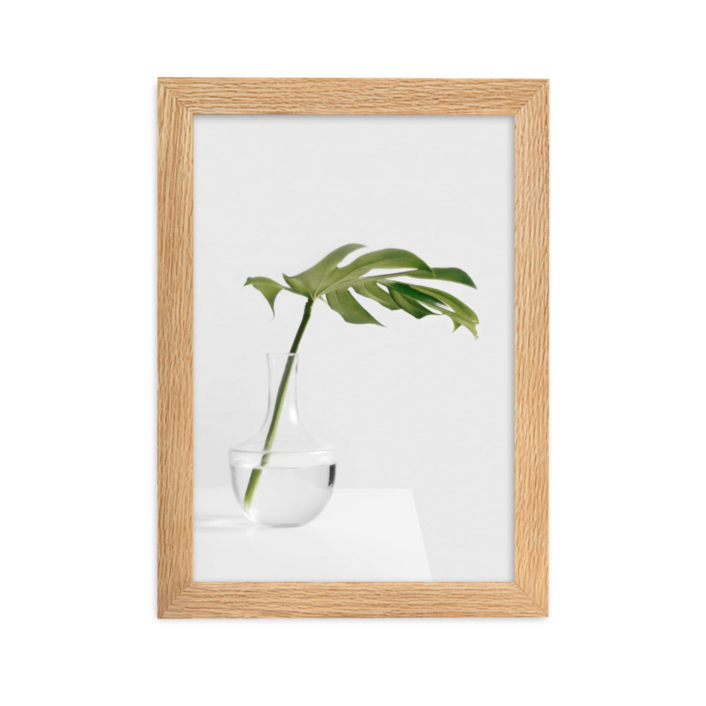 Palm in Vase - Poster im Rahmen Kuratoren von artlia Oak / 21×30 cm artlia