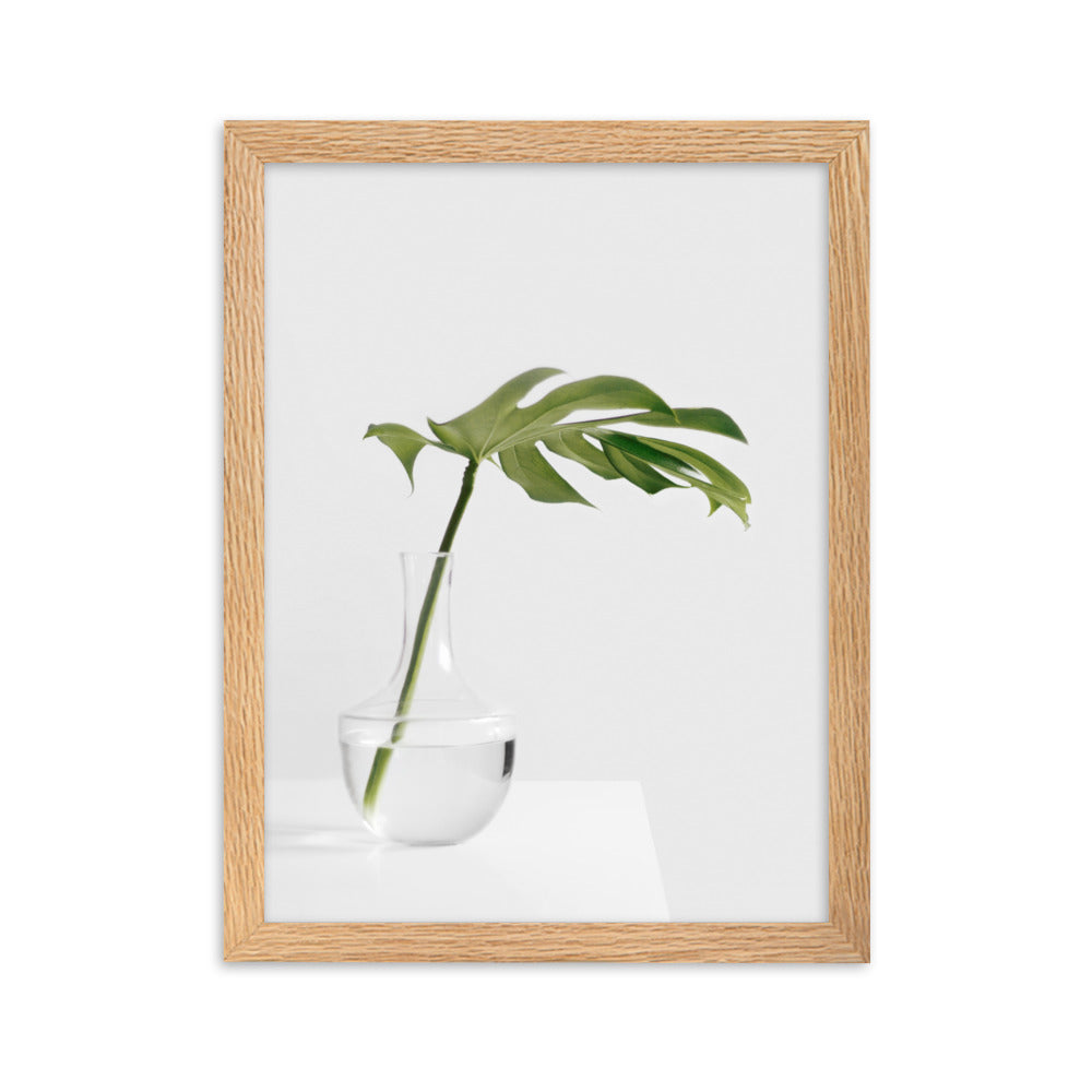 Palm in Vase - Poster im Rahmen Kuratoren von artlia Oak / 30×40 cm artlia