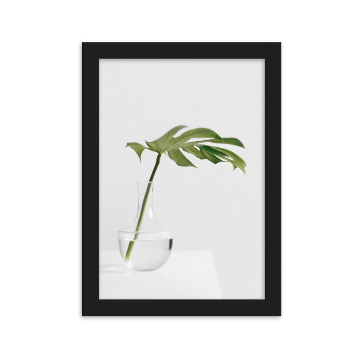 Palm in Vase - Poster im Rahmen Kuratoren von artlia Schwarz / 21×30 cm artlia
