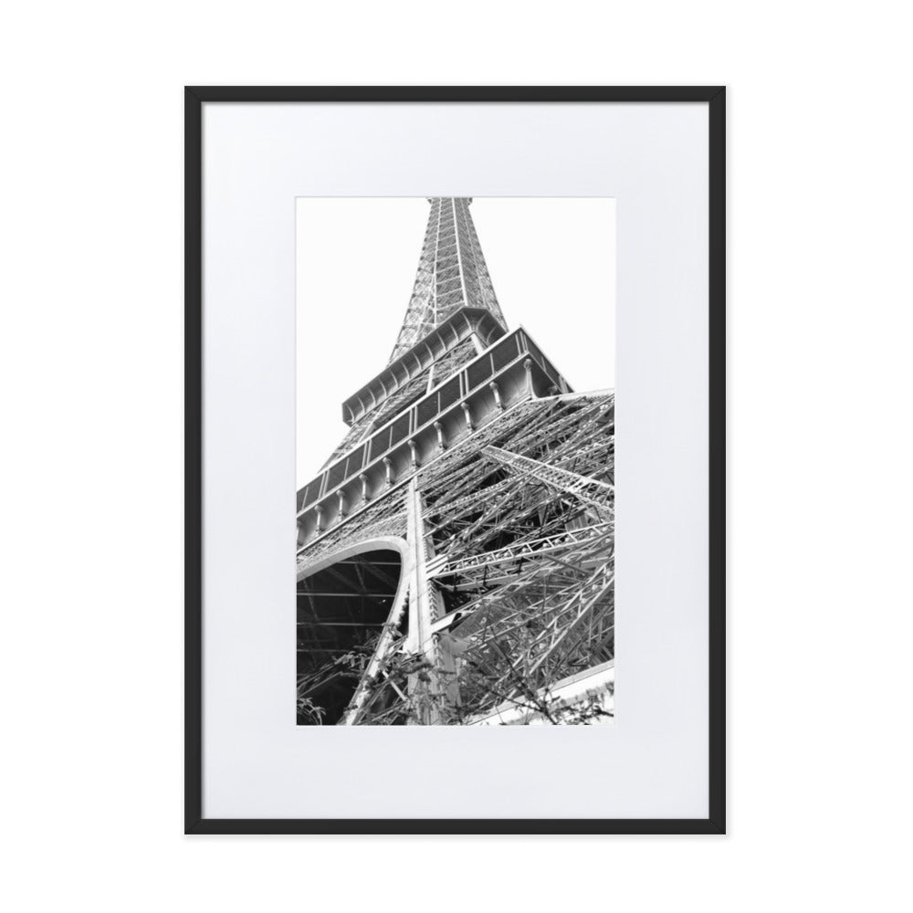 Paris Eiffel Tower - Poster im Rahmen mit Passepartout artlia Schwarz / 50×70 cm artlia