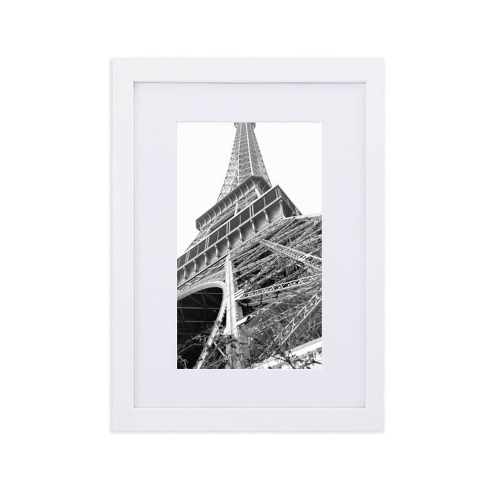 Paris Eiffel Tower - Poster im Rahmen mit Passepartout artlia Weiß / 21×30 cm artlia