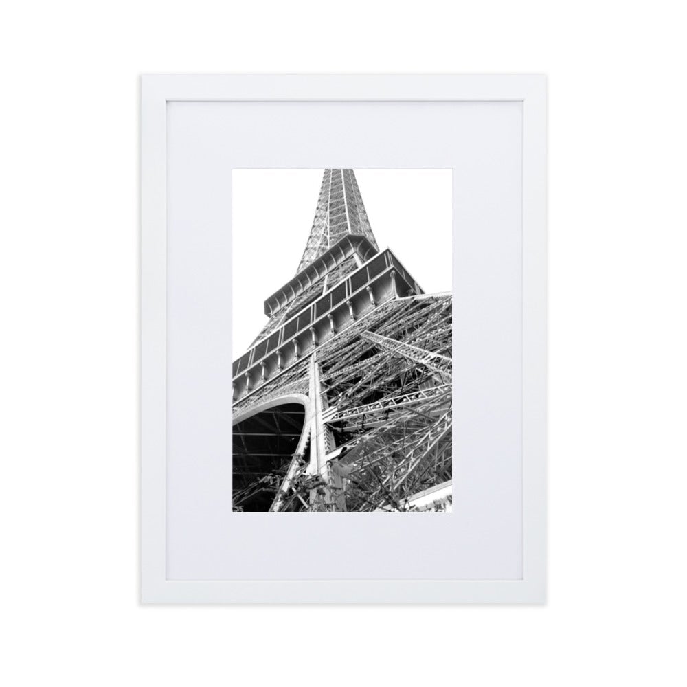 Paris Eiffel Tower - Poster im Rahmen mit Passepartout artlia Weiß / 30×40 cm artlia