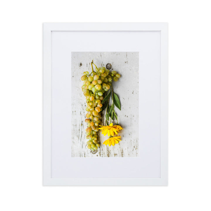 Poster mit Passepartout - Weintrauben und Blumen Kuratoren von artlia Weiß / 30×40 cm artlia