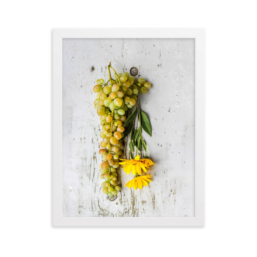 Poster mit Rahmen - Weintrauben und Blumen Kuratoren von artlia Weiß / 30×40 cm artlia