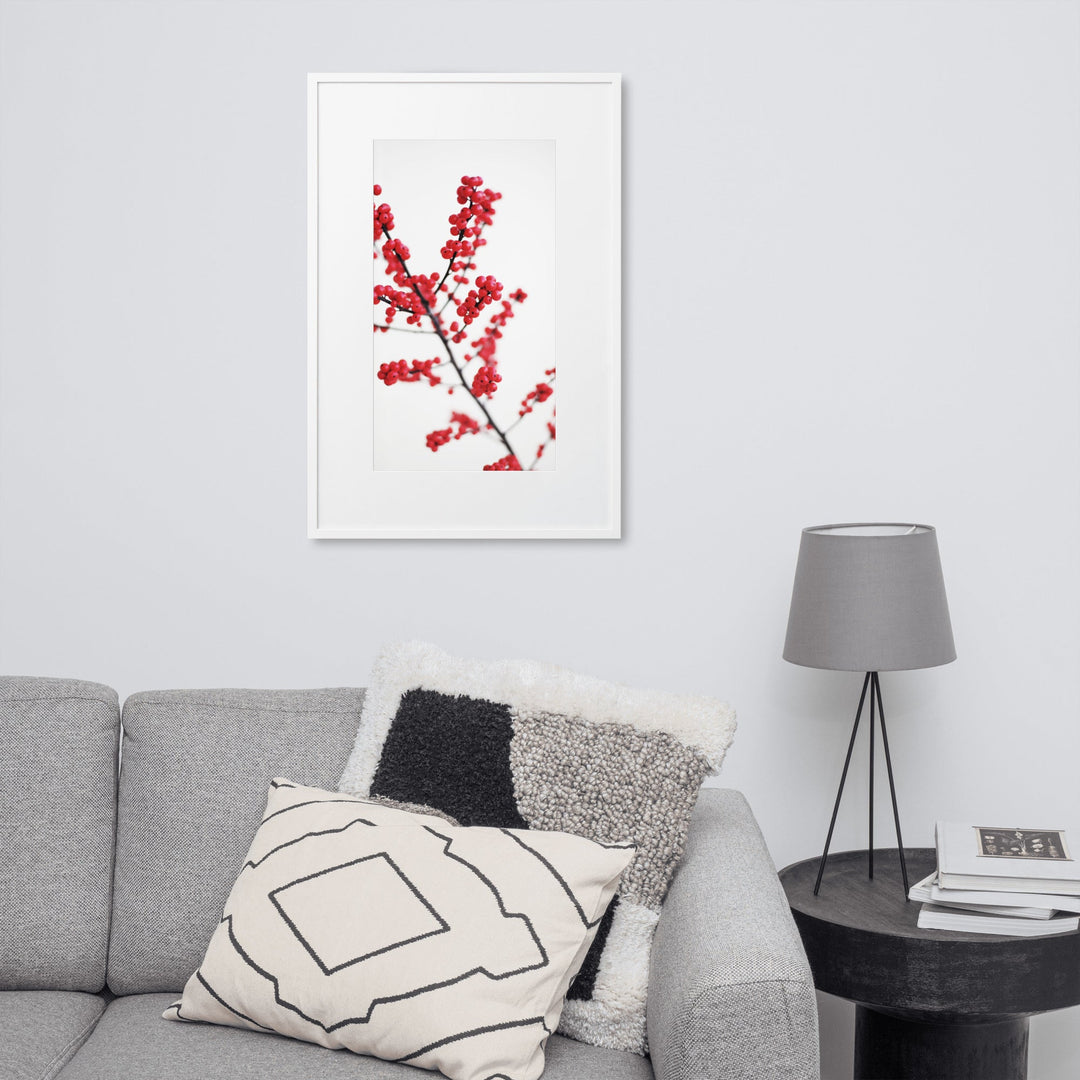 Red Berries - Poster im Rahmen mit Passepartout Kuratoren von artlia artlia