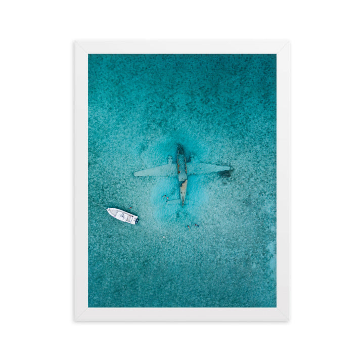 Sunken Plane - Poster im Rahmen Kuratoren von artlia Weiß / 30×40 cm artlia