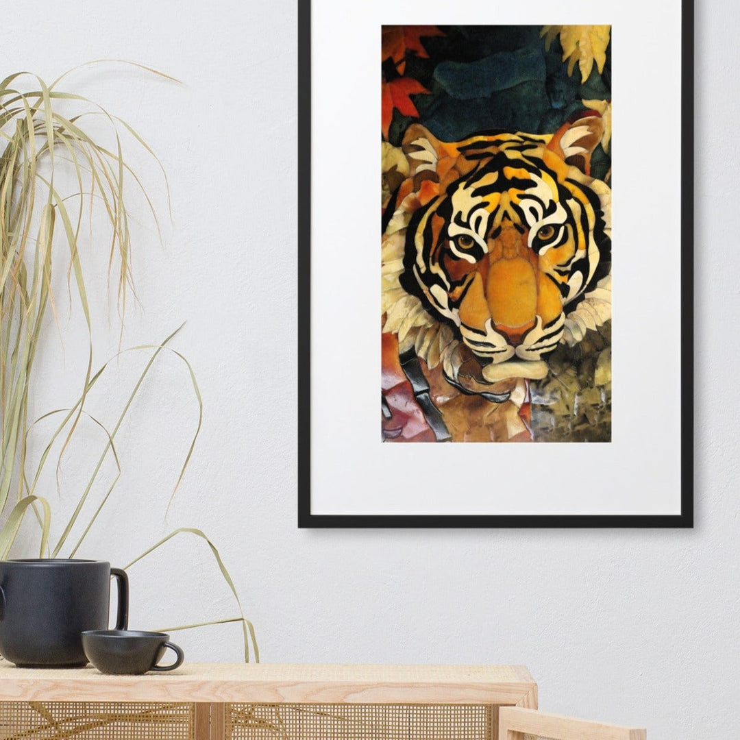 Tiger in Autumn - Poster im Rahmen mit Passepartout Kuratoren von artlia artlia