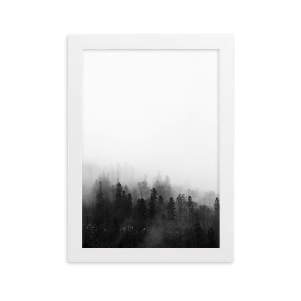 Wald im Nebel - Poster im Rahmen Kuratoren von artlia Weiß / 21×30 cm artlia