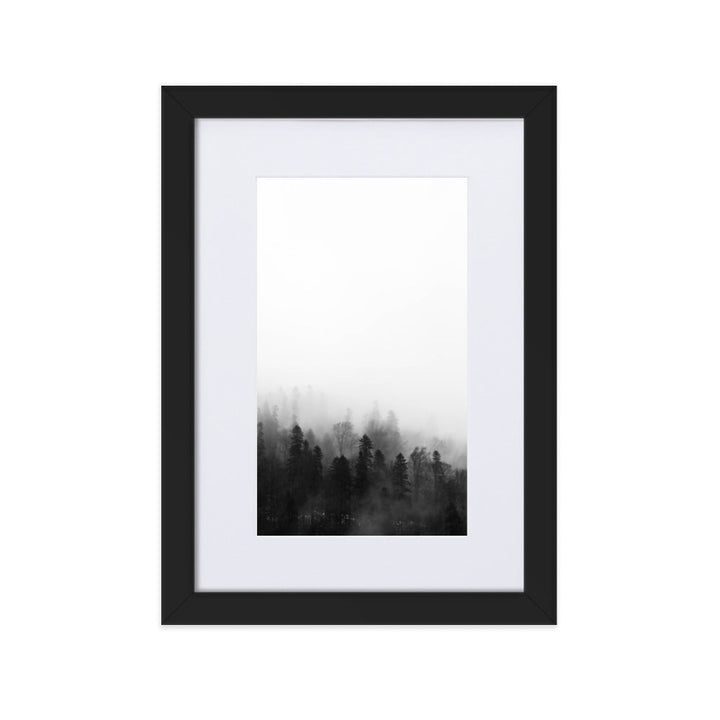 Wald im Nebel - Poster im Rahmen mit Passepartout Kuratoren von artlia Schwarz / 21×30 cm artlia