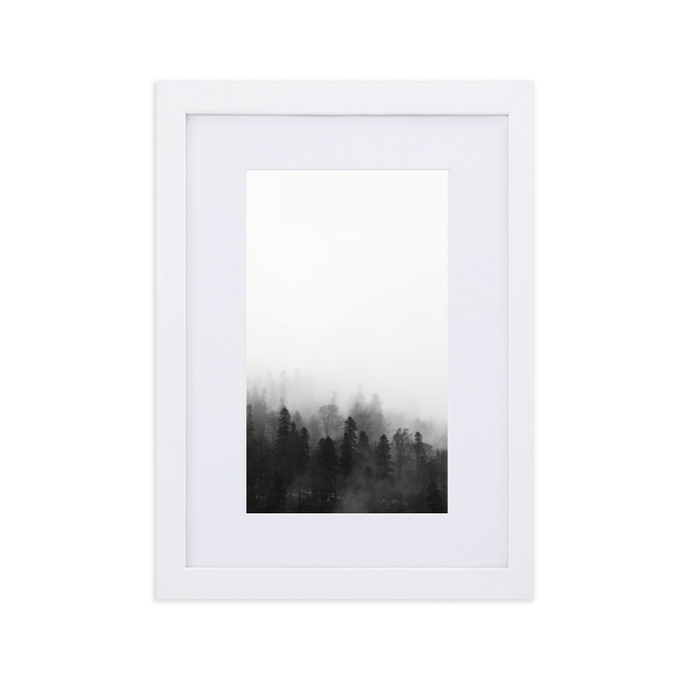 Wald im Nebel - Poster im Rahmen mit Passepartout Kuratoren von artlia Weiß / 21×30 cm artlia