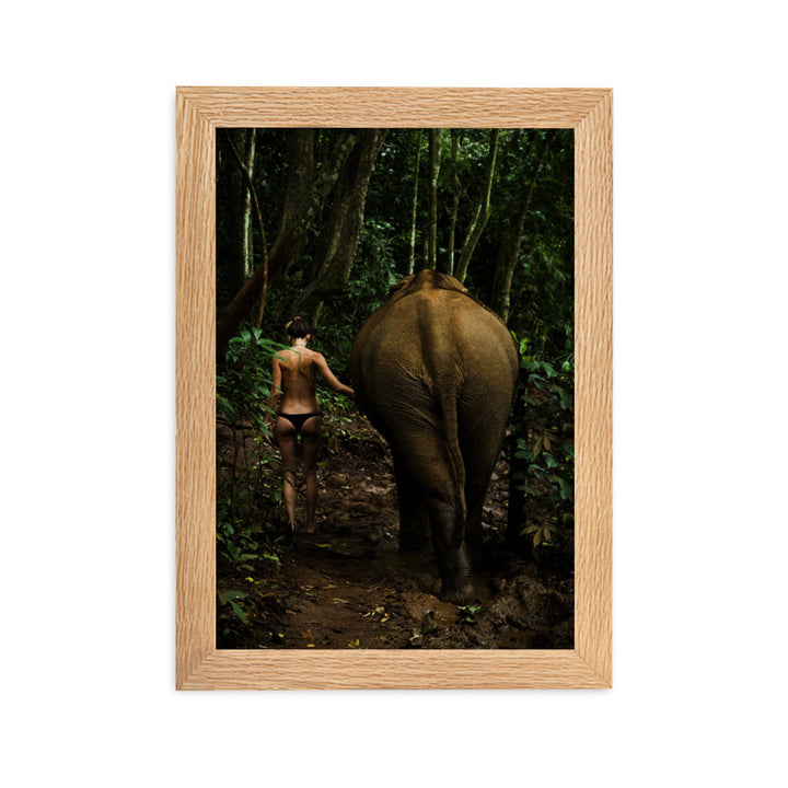 Walking into the Jungle - Poster im Rahmen Kuratoren von artlia Oak / 21×30 cm artlia