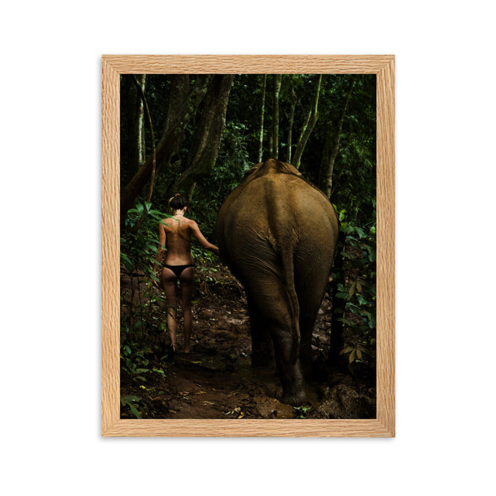 Walking into the Jungle - Poster im Rahmen Kuratoren von artlia Oak / 30×40 cm artlia