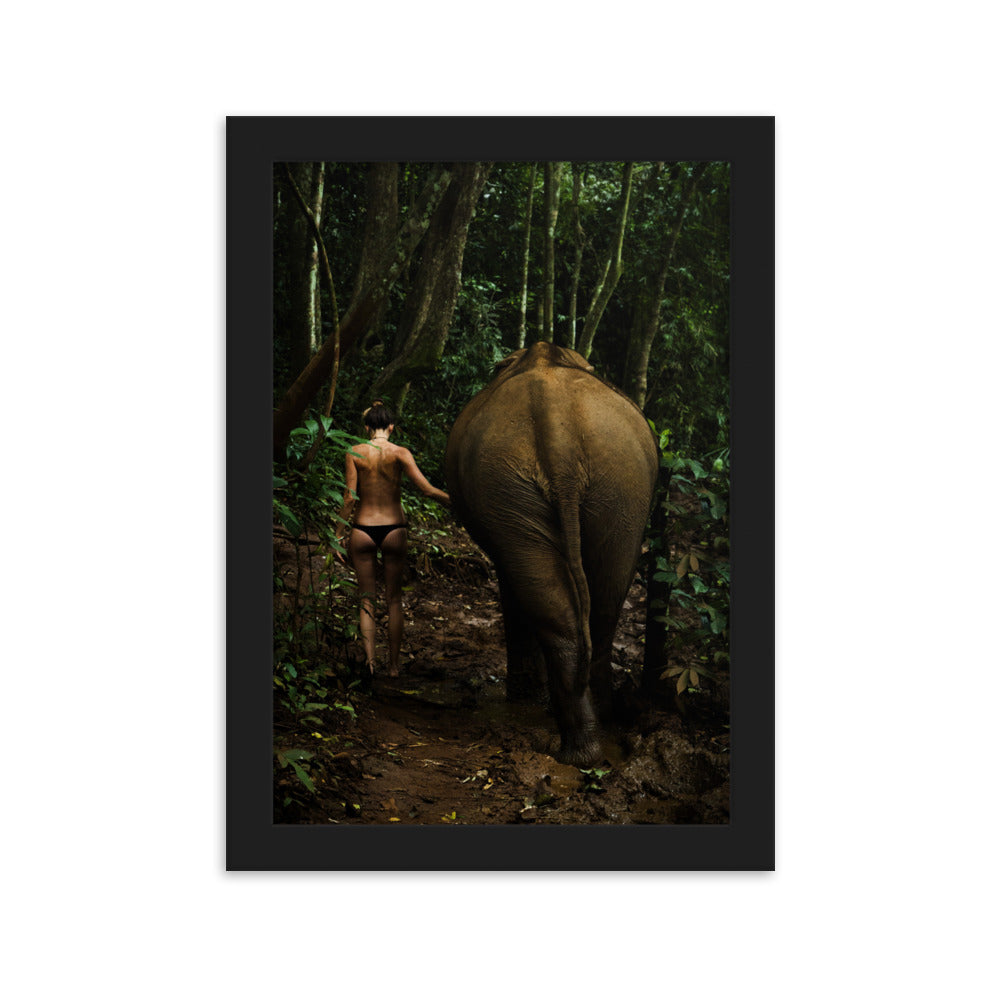 Walking into the Jungle - Poster im Rahmen Kuratoren von artlia Schwarz / 21×30 cm artlia