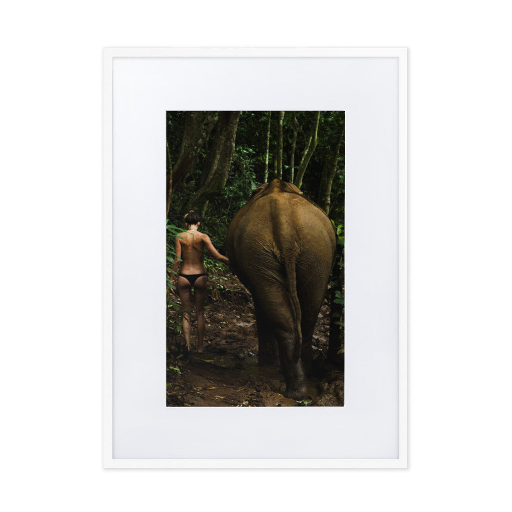 Walking into the Jungle - Poster im Rahmen mit Passepartout Kuratoren von artlia Weiß / 50×70 cm artlia
