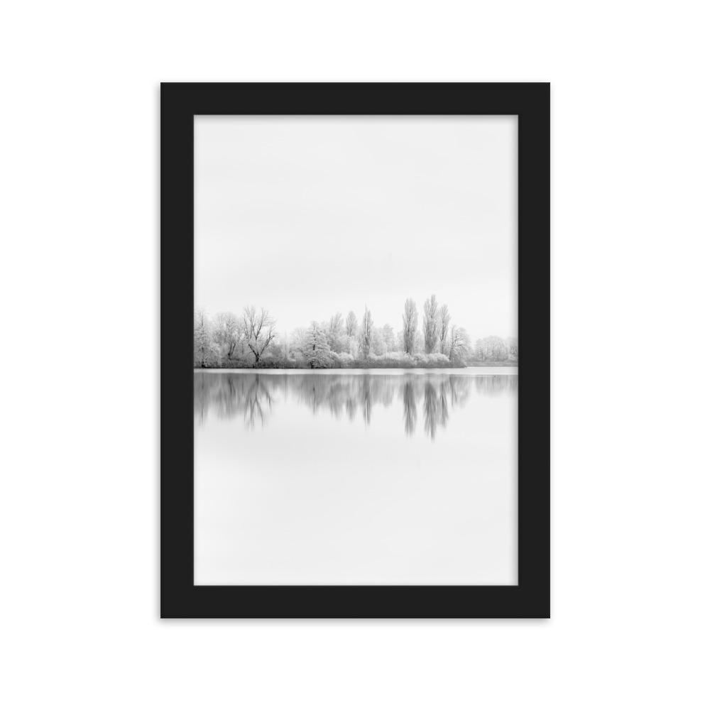 Winterlicher See Winter Lake - Poster im Rahmen artlia Schwarz / 21×30 cm artlia