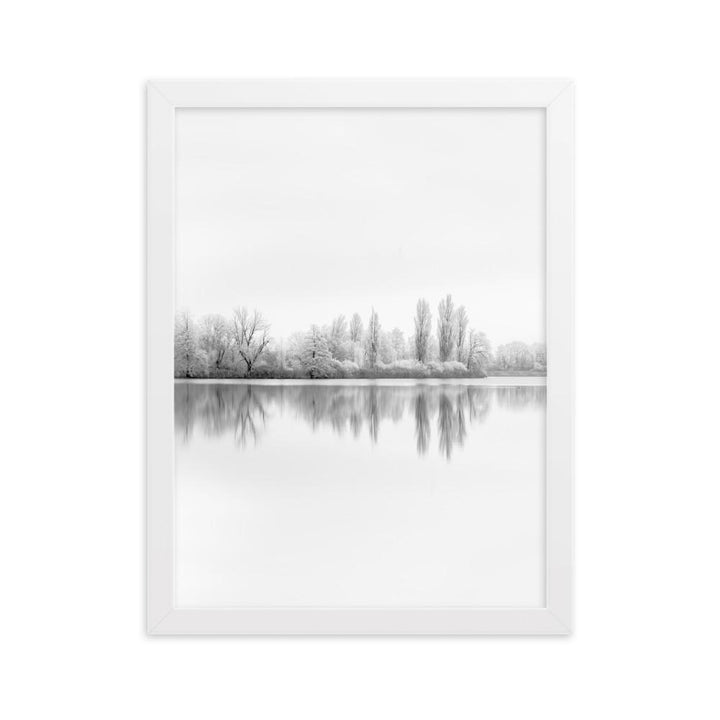 Winterlicher See Winter Lake - Poster im Rahmen artlia Weiß / 30×40 cm artlia